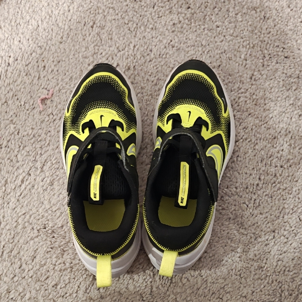 Nike Kids Black and Neon Yellow Sneakers